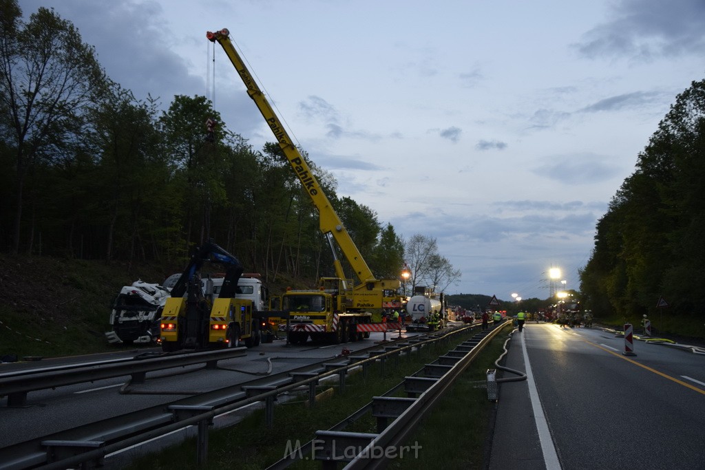 VU Gefahrgut LKW umgestuerzt A 4 Rich Koeln Hoehe AS Gummersbach P514.JPG - Miklos Laubert